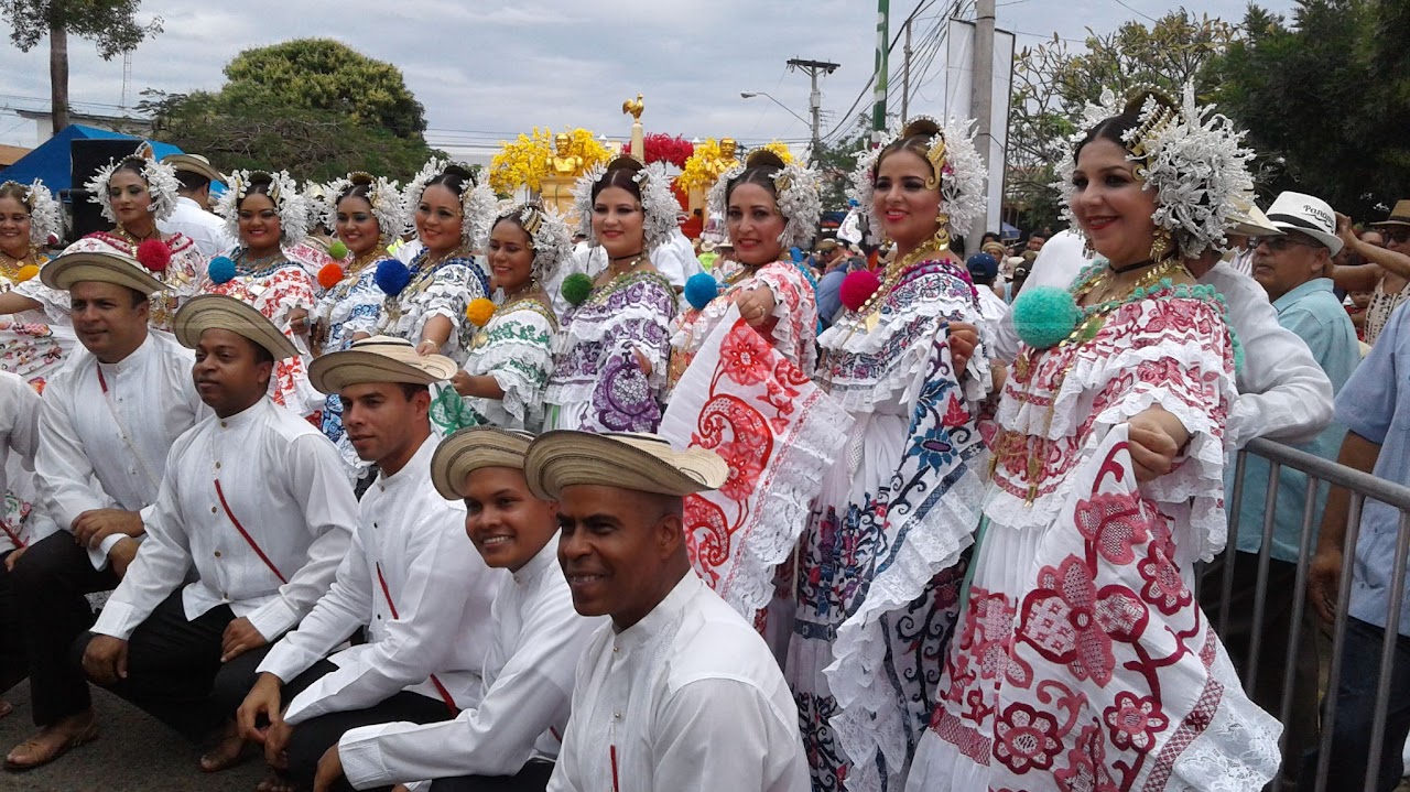 Polleras en el desfile de Los Santos