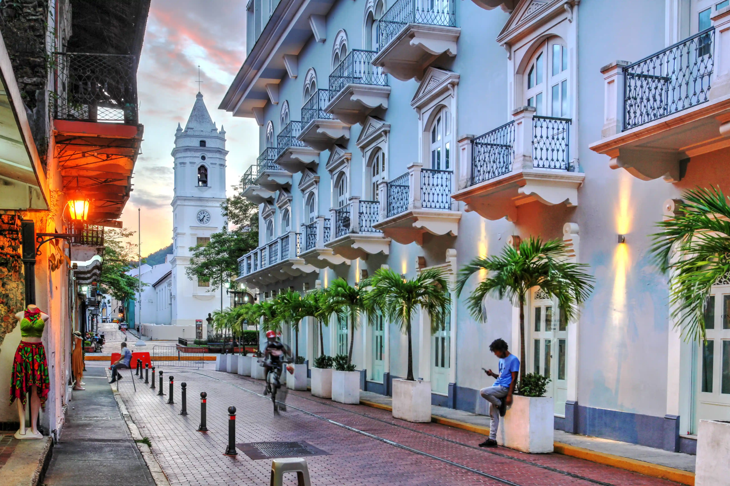 Walking Tour Casco Antiguo